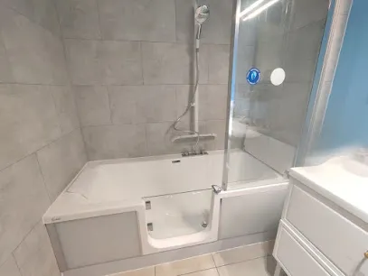 Image de OPTIDOMIA - Salle de bain - Douche - Monte Escalier - Aménagement PMR